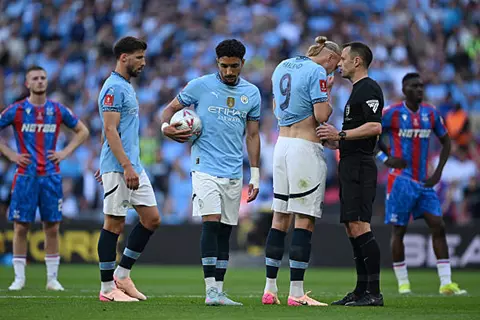 أهدر ركلة جزاء.. ملخص لمسات مرموش في نهائي كأس الاتحاد الإنجليزي (فيديو)